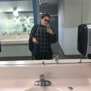 Meet your Posher, Loida